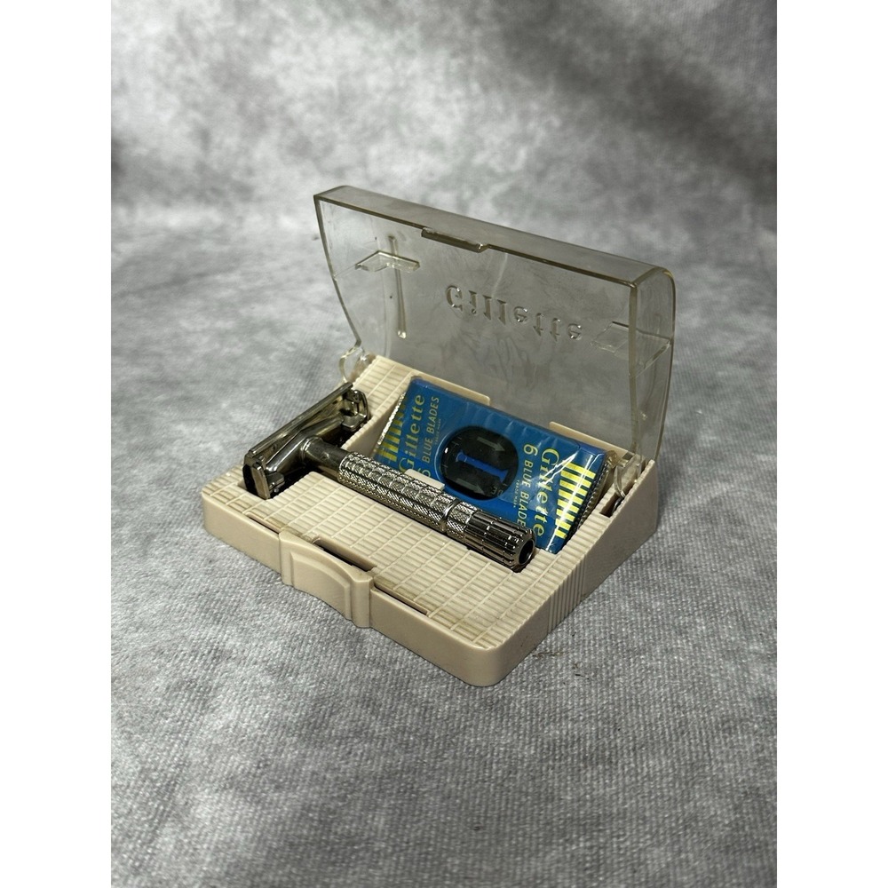 Vintage‎ Gillette Safety Razor In Case New Blades Silver